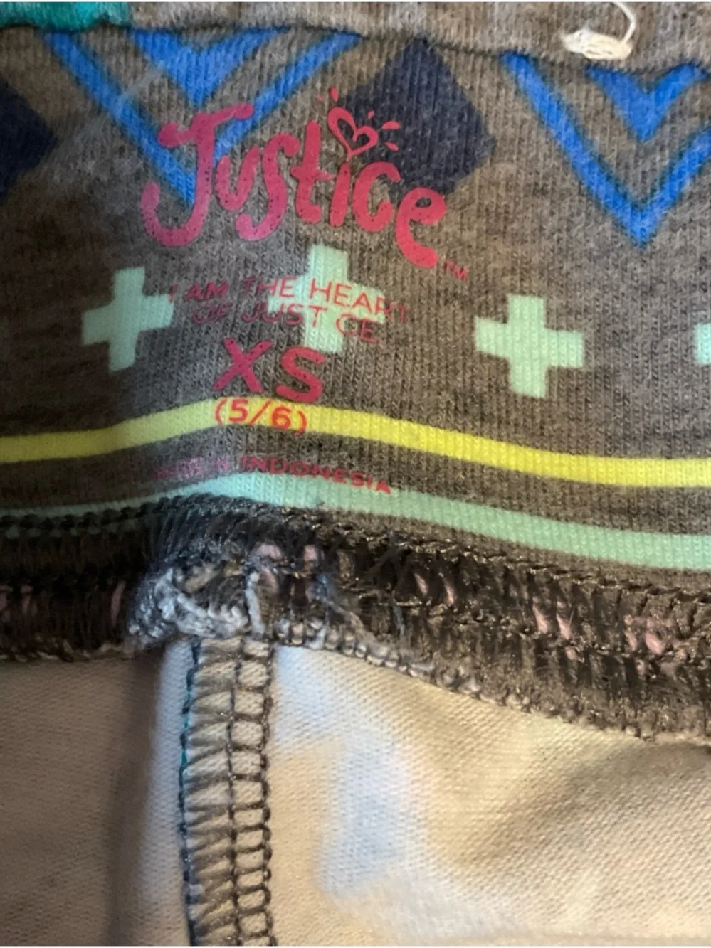 Girls' Gray Aztec Print Stretch Leggings with Teal Accents